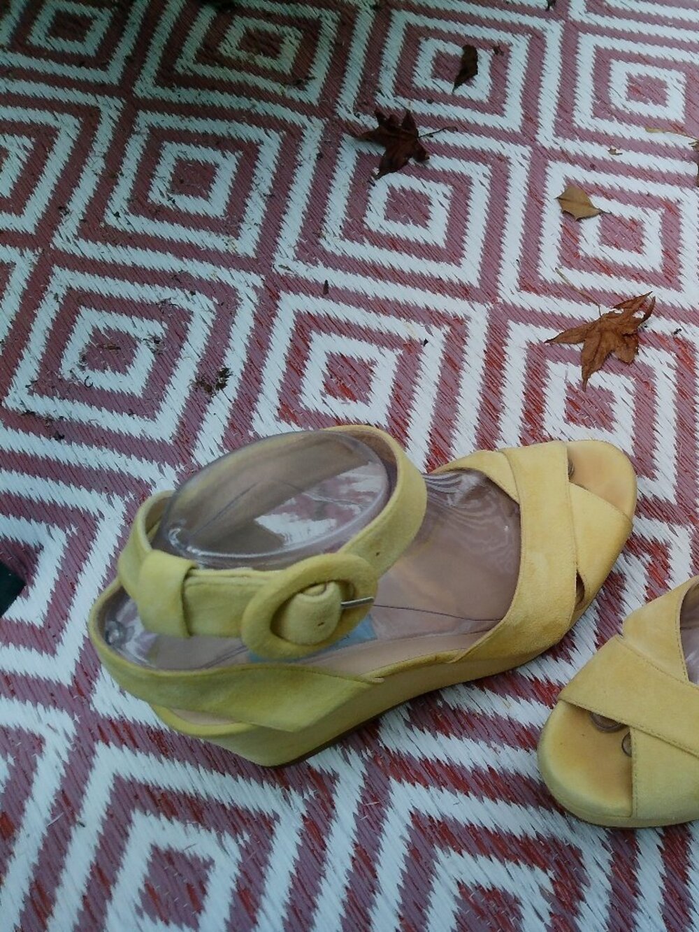 DEE KELLER PALE LIGHT YELLOW SUEDE WEDGE SHOE GOOD CONDITION